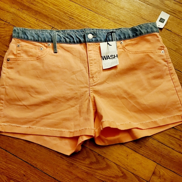 NWT Gap Shorts with Contrast Waist - Picture 2 of 3